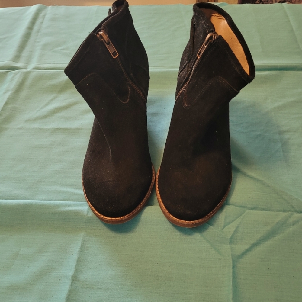 Splendid Black suede booties